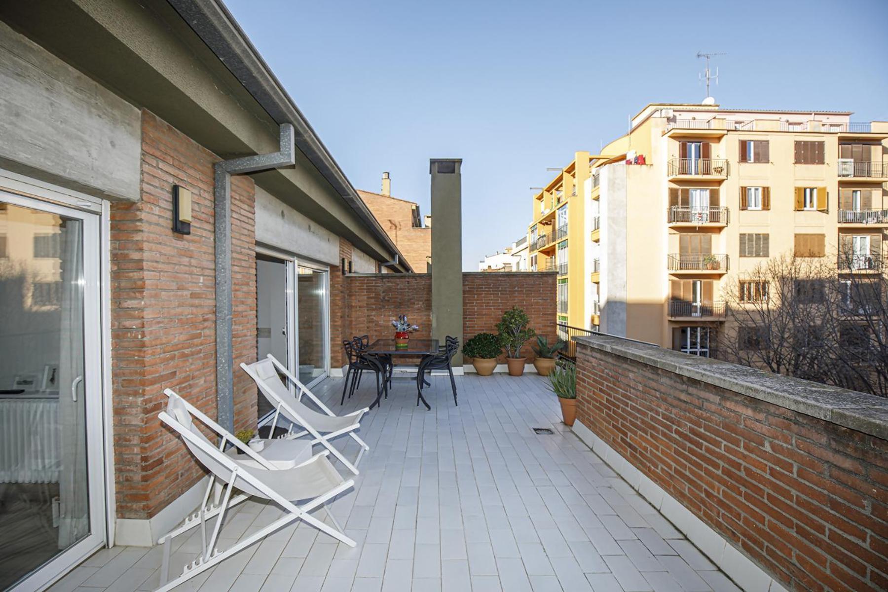 Apartamento Con Gran Terraza En ชีโรนา ภายนอก รูปภาพ
