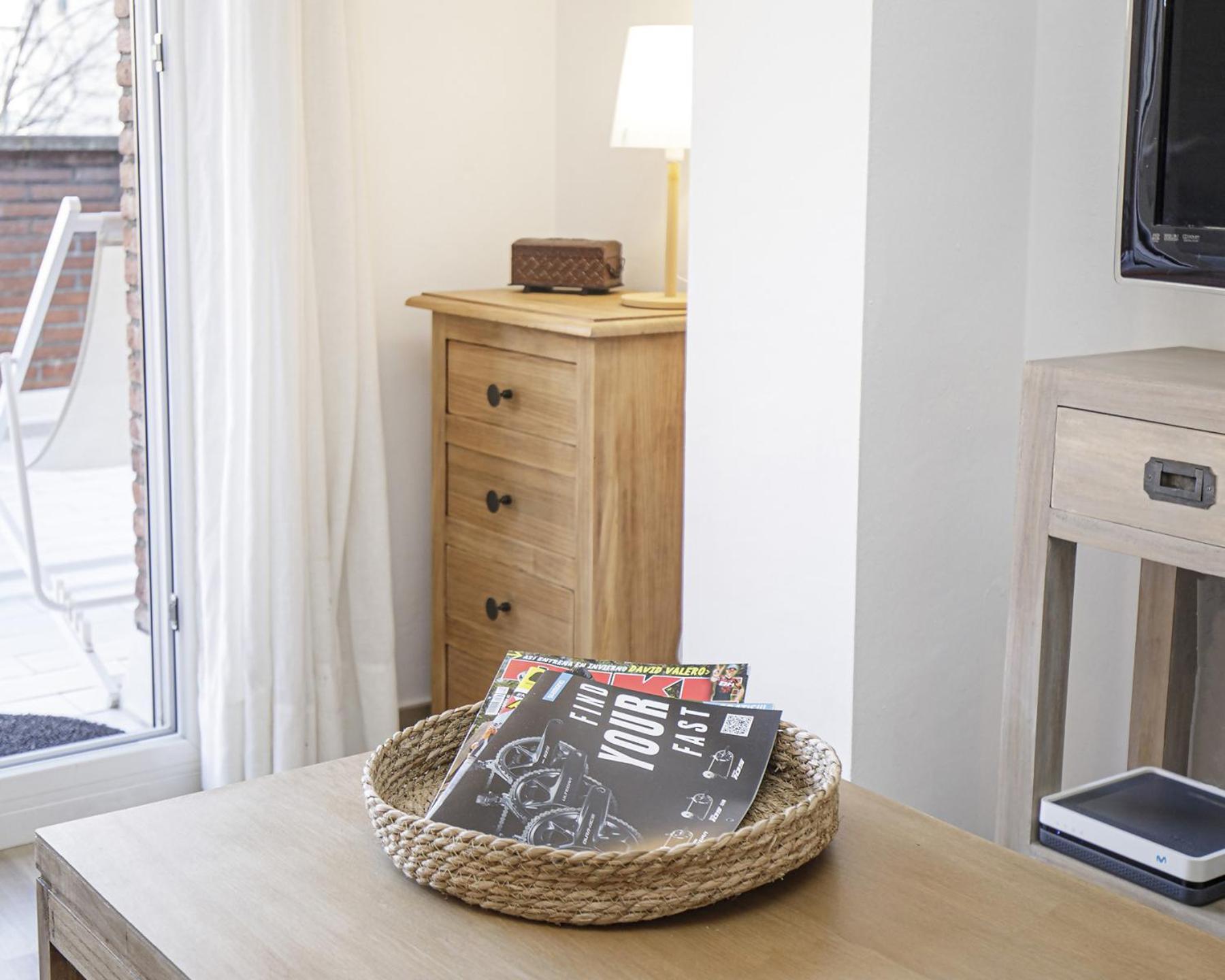 Apartamento Con Gran Terraza En ชีโรนา ภายนอก รูปภาพ