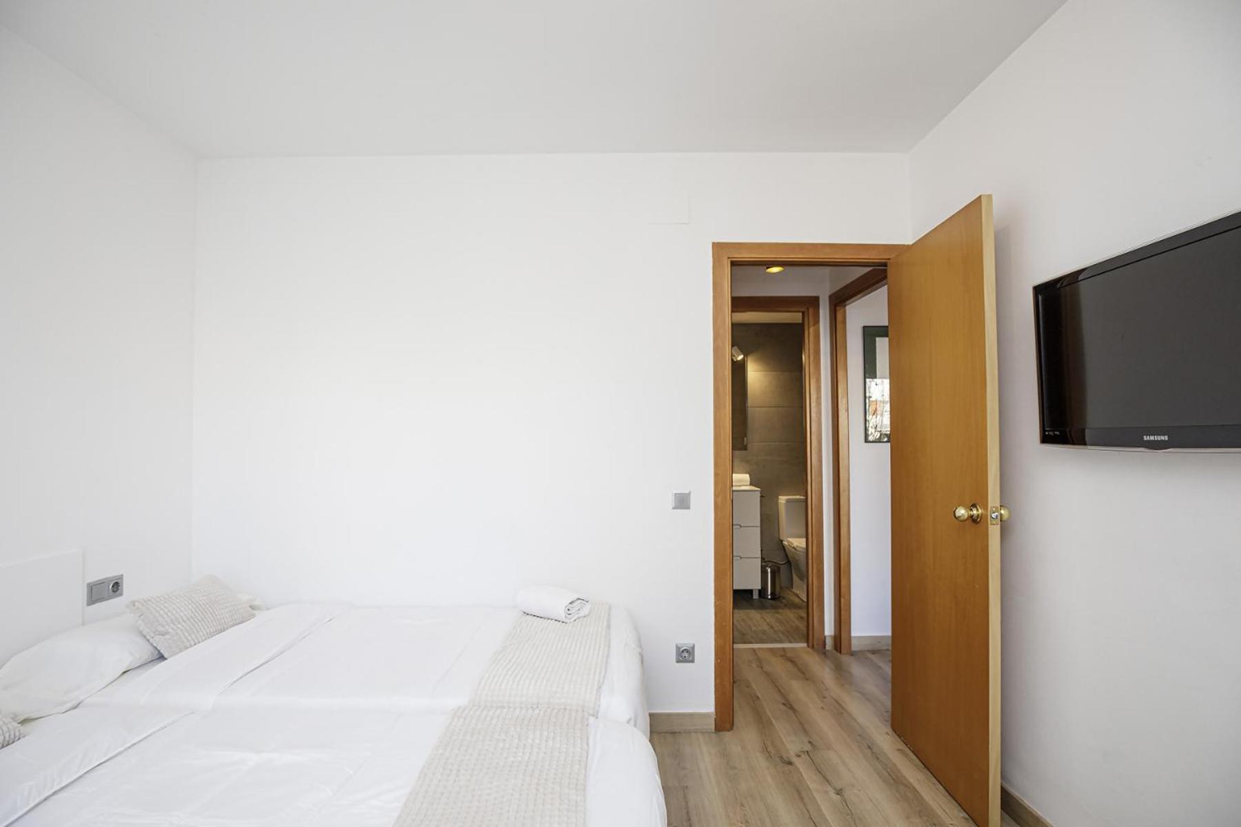 Apartamento Con Gran Terraza En ชีโรนา ภายนอก รูปภาพ